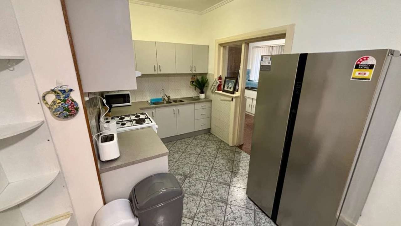 Room in a share house