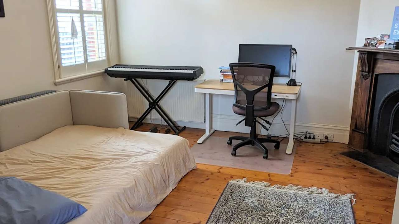Furnished room in a share house