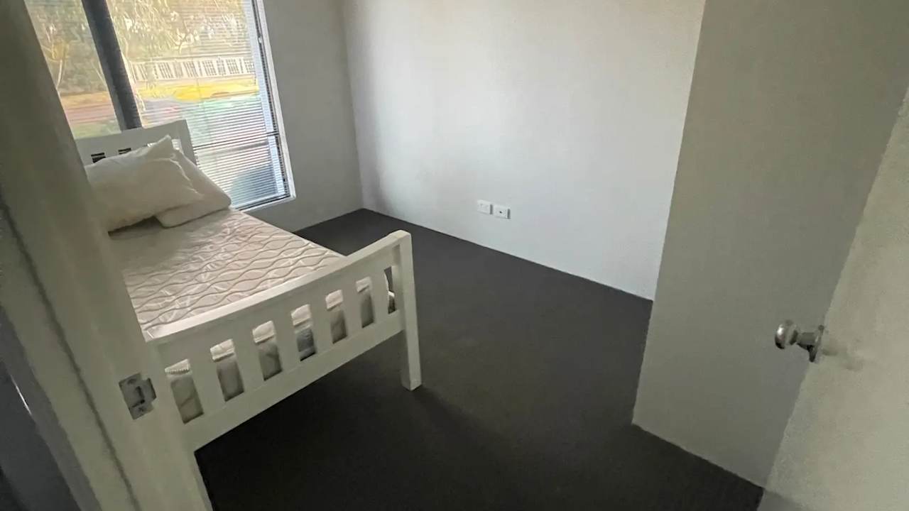Unfurnished room in a share house