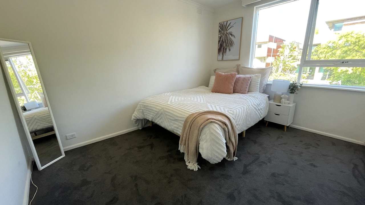 Furnished room in a flatshare