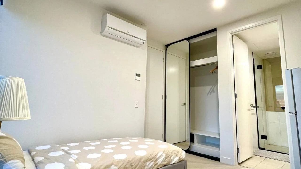 Furnished room with own bathroom