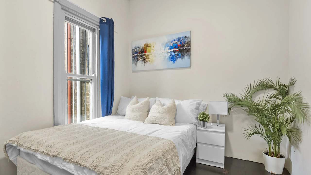 Furnished room in a flatshare