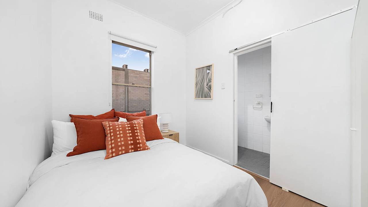 Room in a share house
