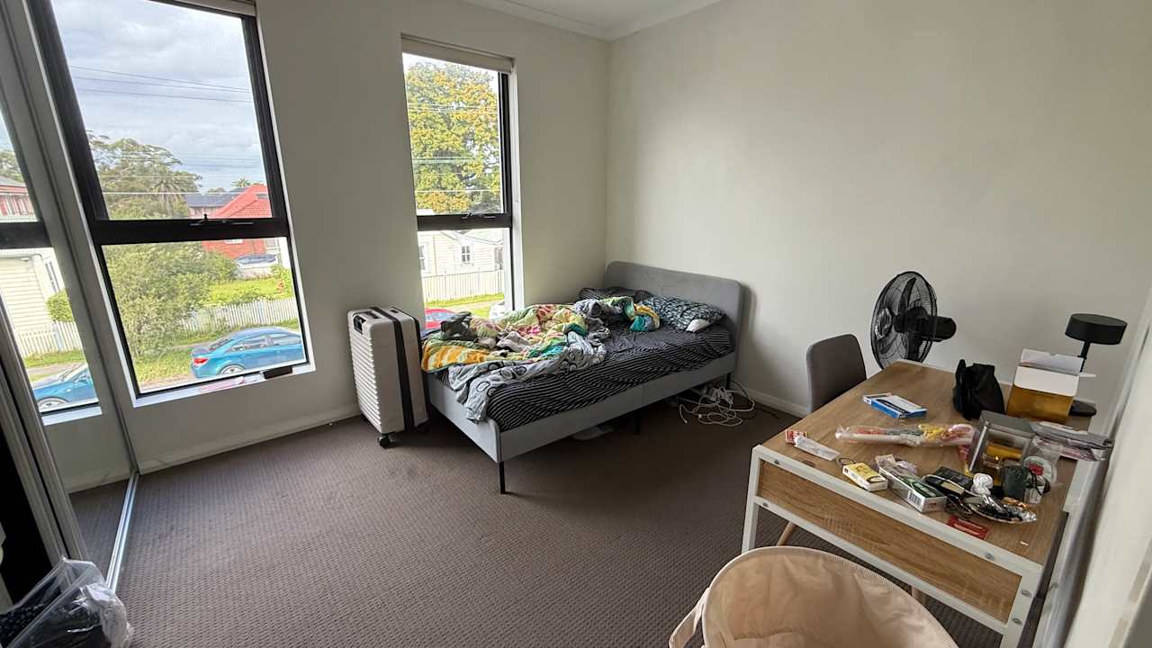 Furnished room in a flatshare