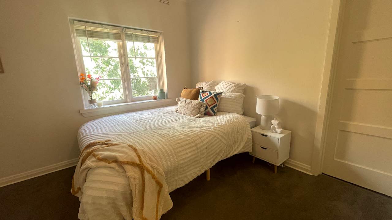 Furnished room in a flatshare