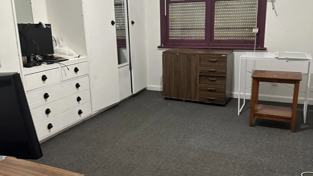 Room in a share house