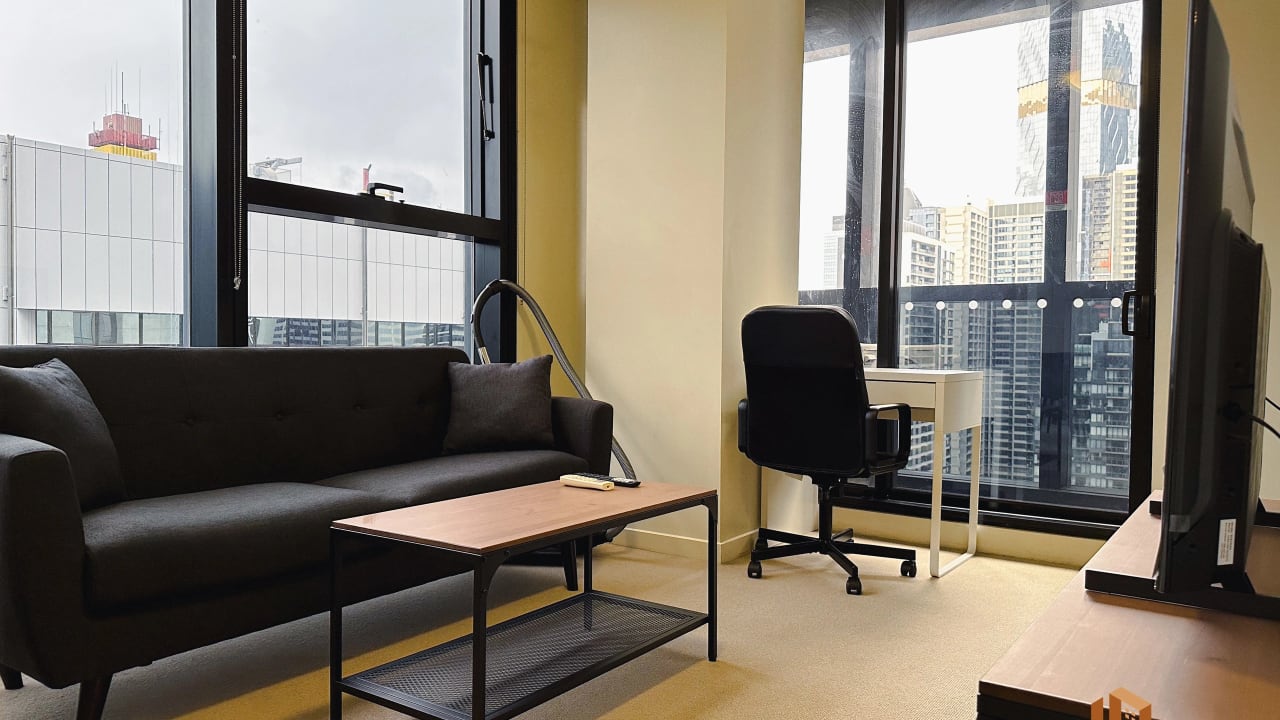 Furnished room with ensuite in a flatshare