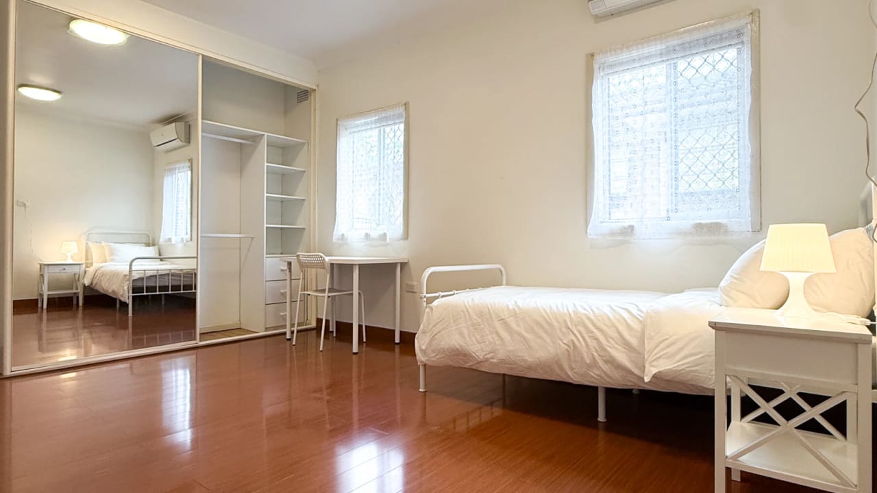 Furnished room in a share house