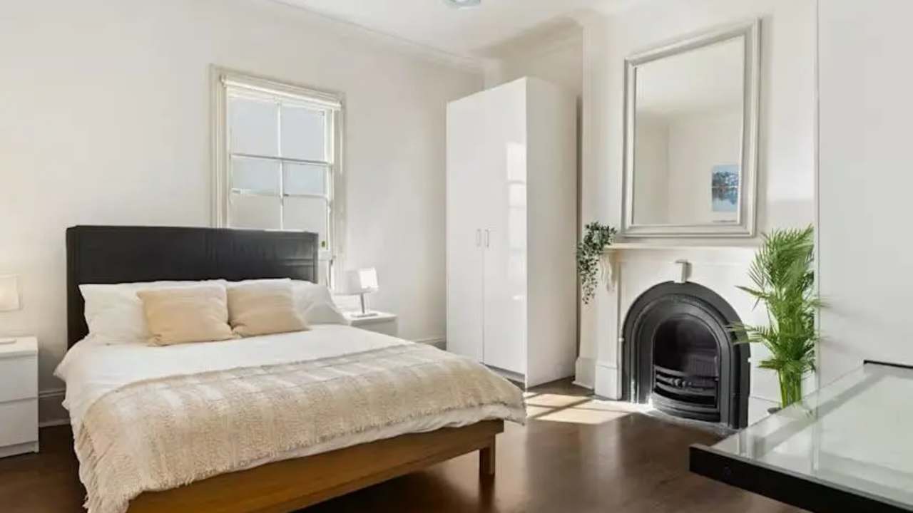 Furnished room in a share house