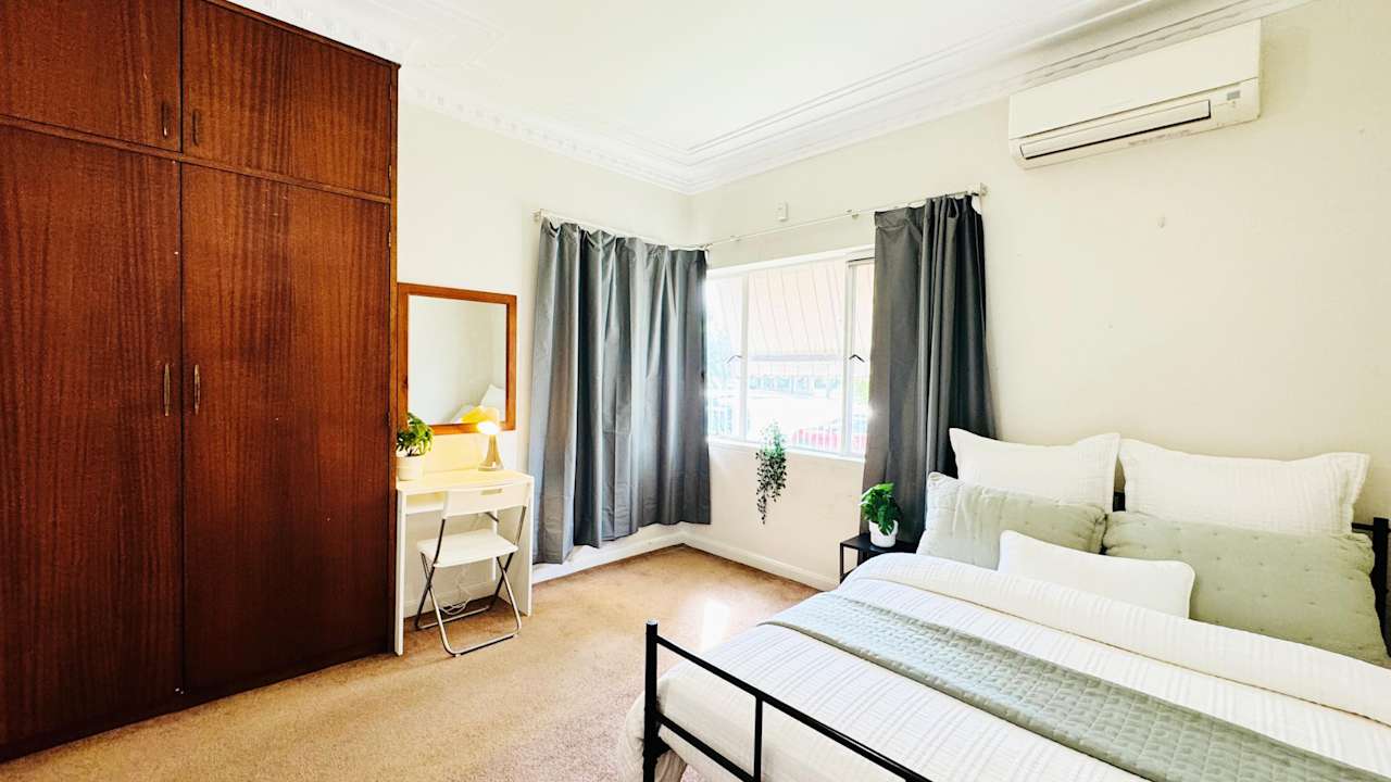 Furnished room in a flatshare