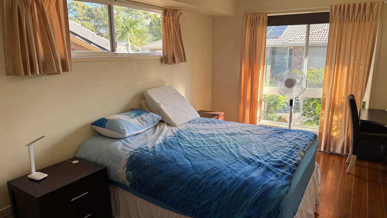 Room in a share house