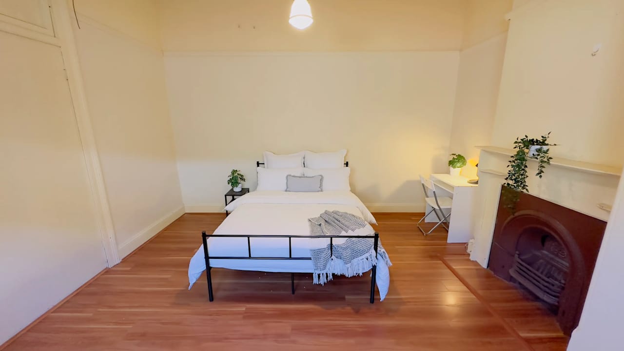 Furnished room in a flatshare