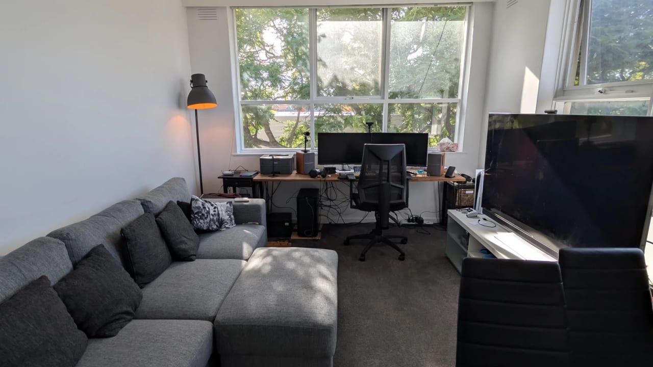 Unfurnished room in a flatshare