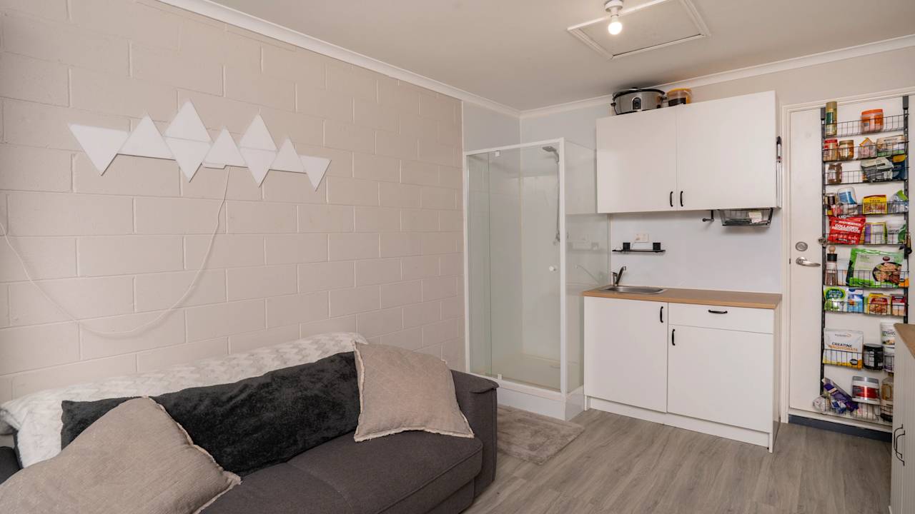 Room in a share house