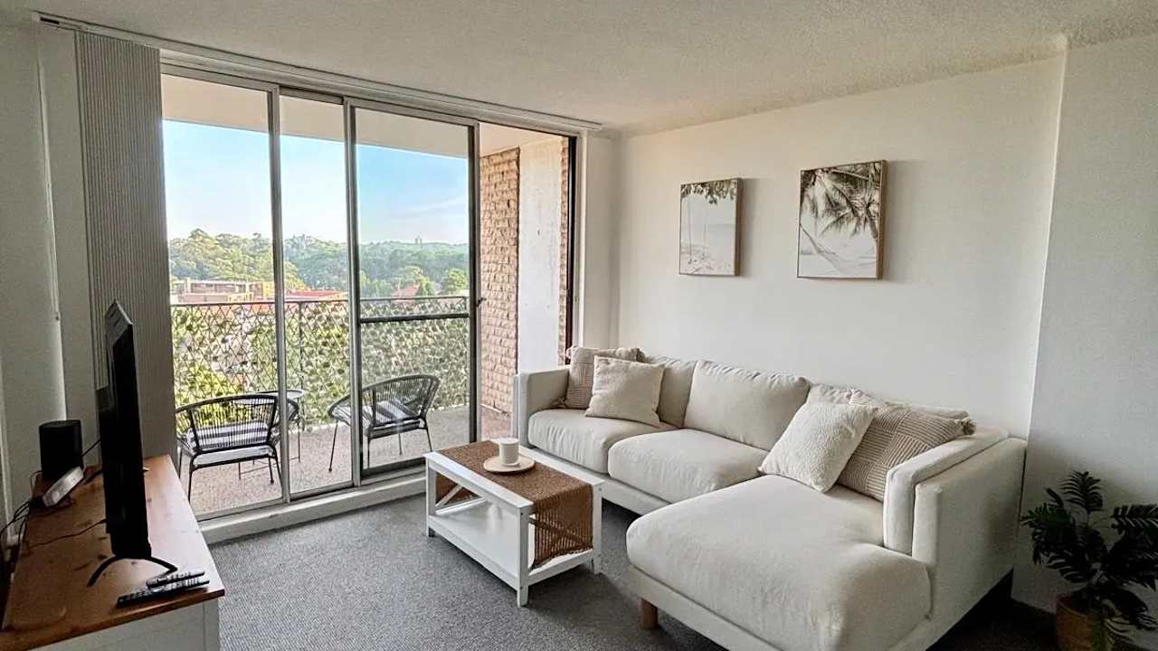Furnished room in a flatshare
