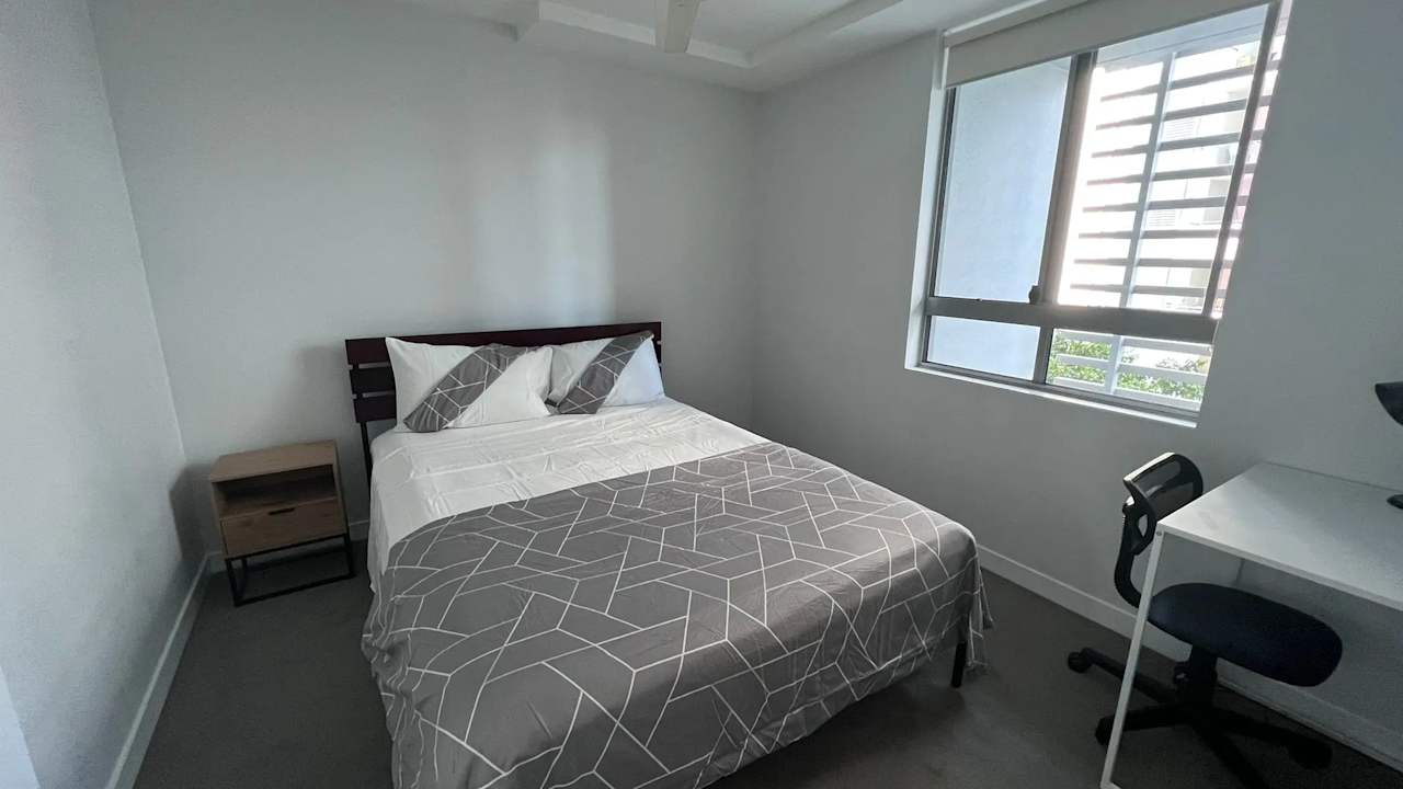 Furnished room in a flatshare