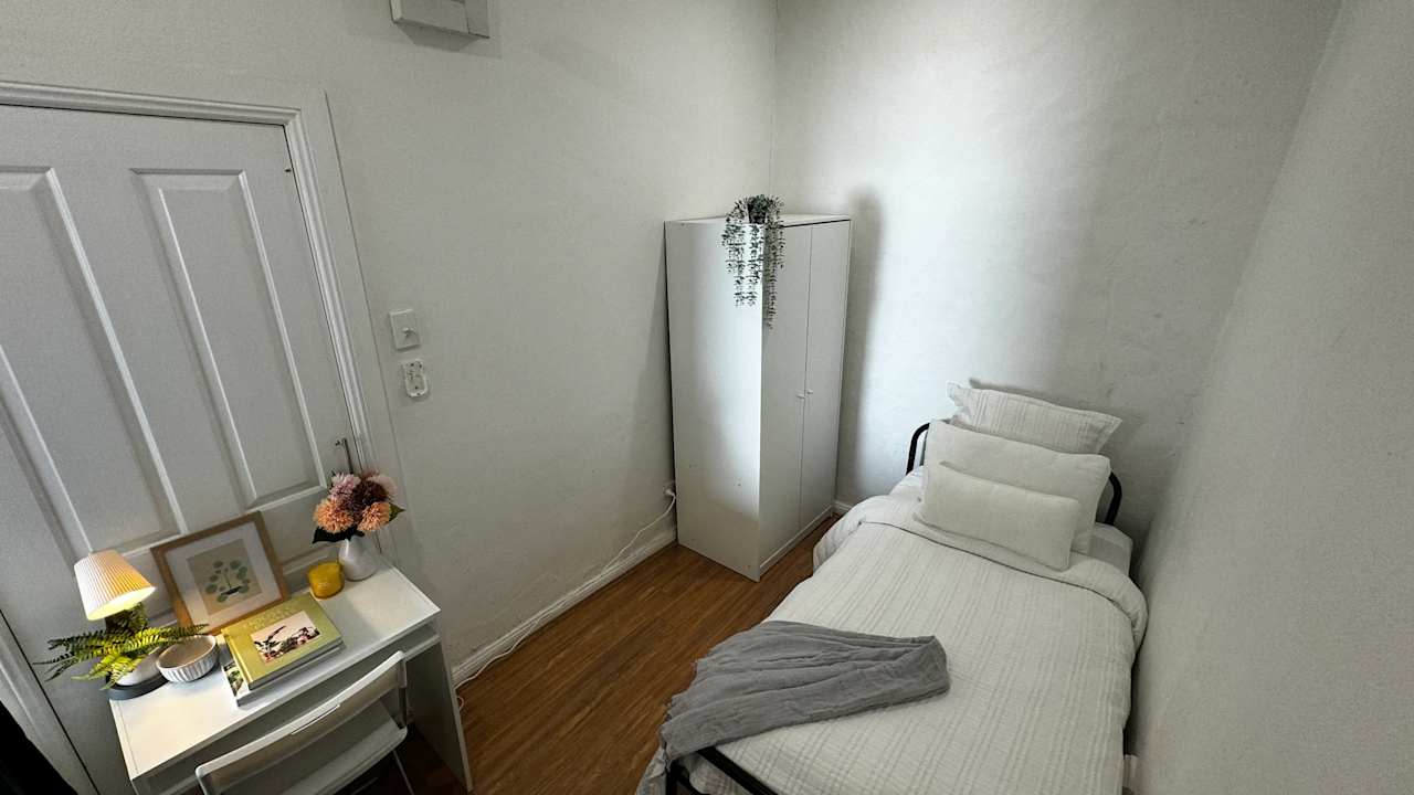 Furnished room in a flatshare