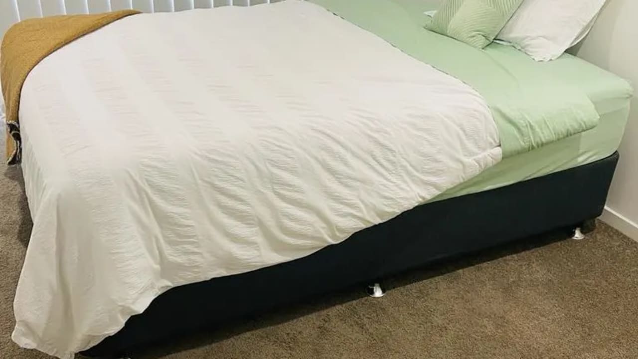 Room in a share house