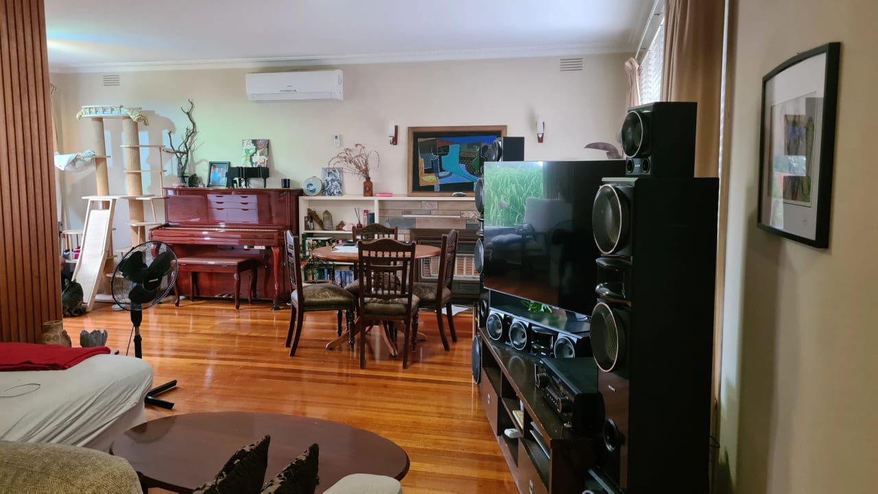 Room in a share house