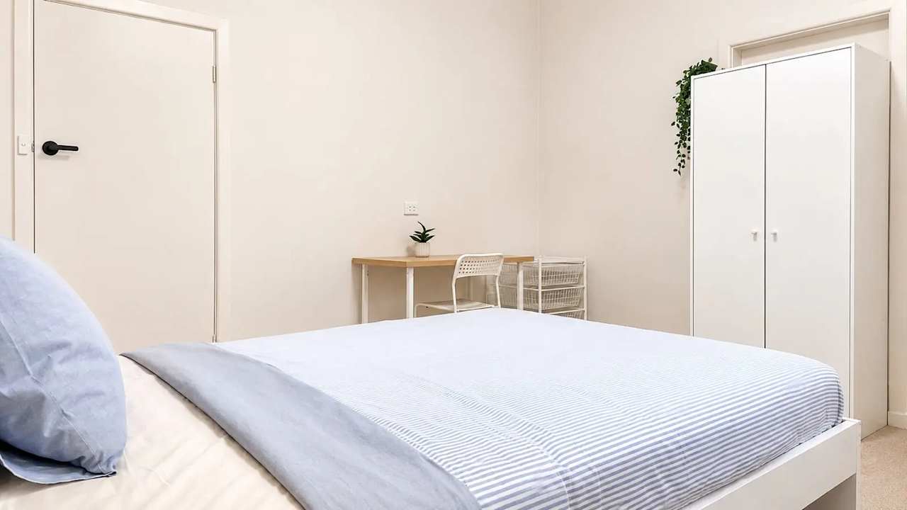 Furnished room in a share house