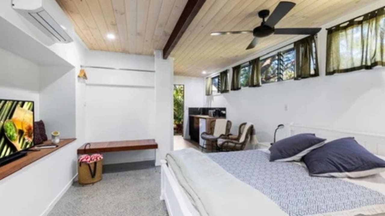 Room with ensuite in a share house