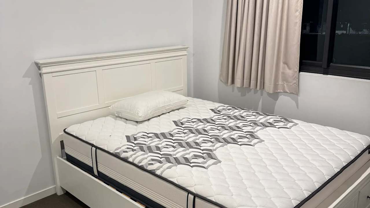 Furnished room with ensuite in a flatshare