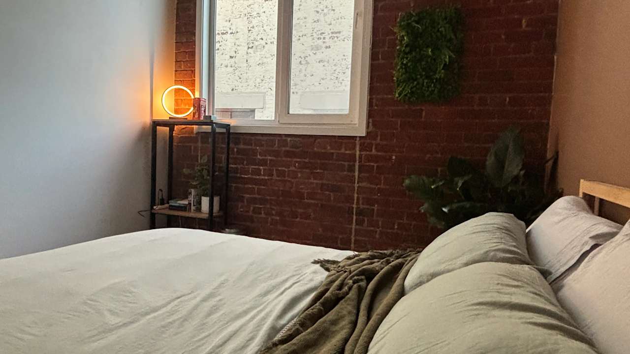 Furnished room in a flatshare