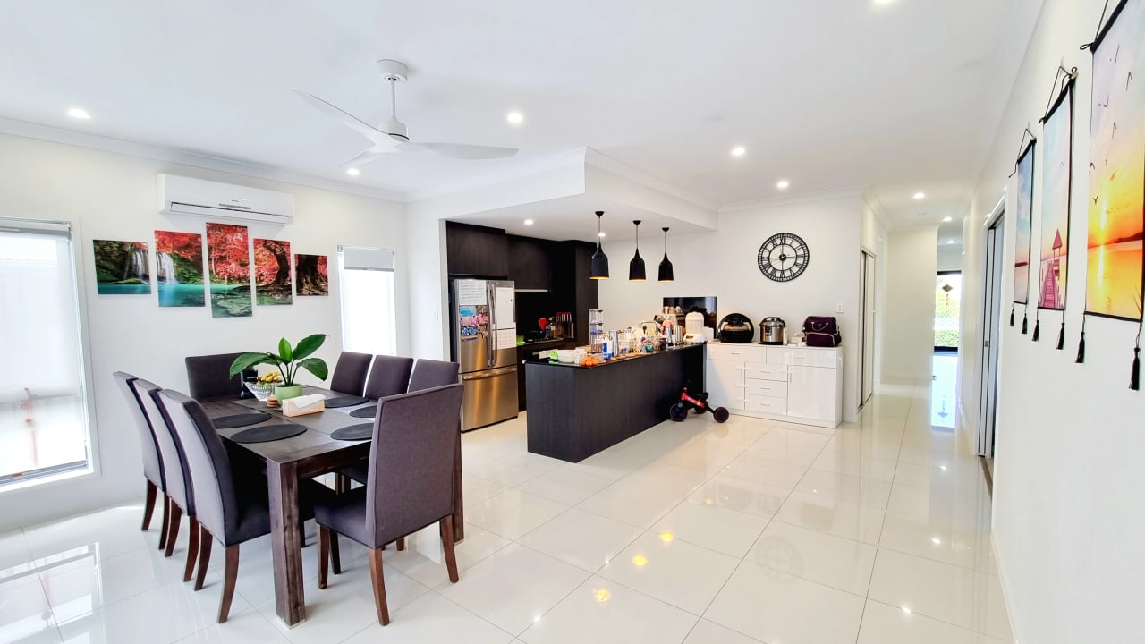 Furnished room in a share house