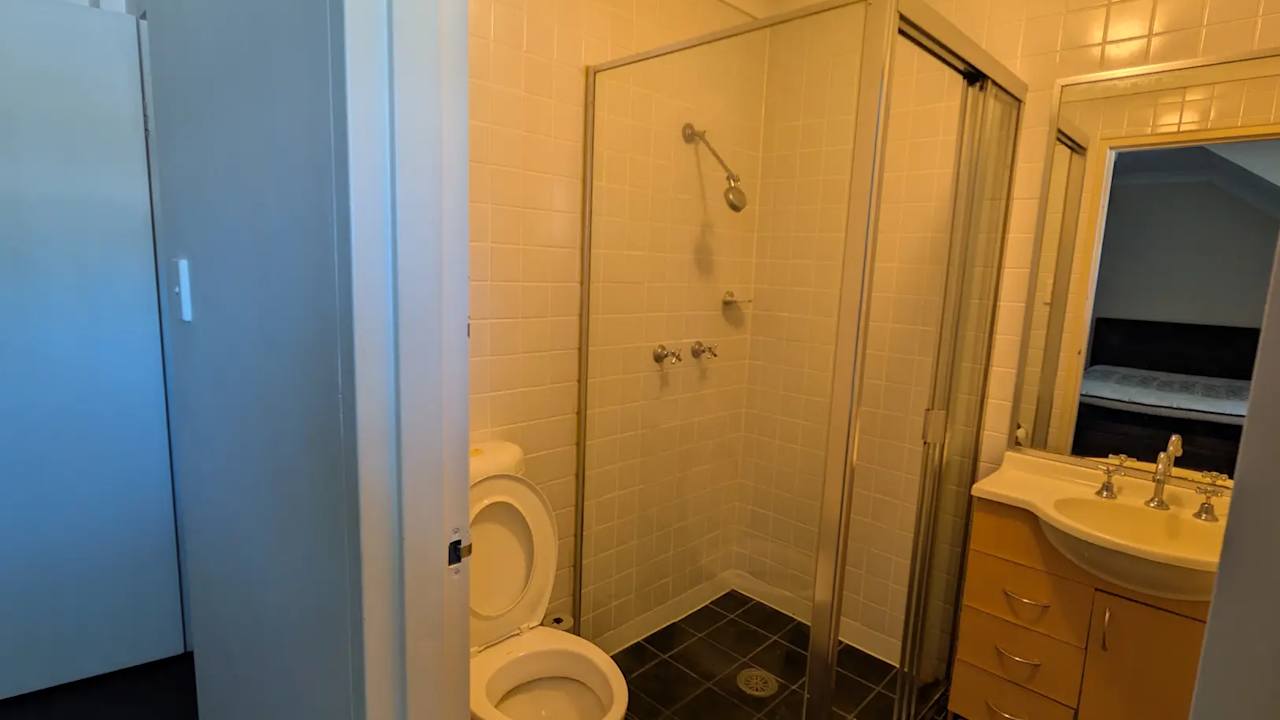 Furnished room with ensuite in a flatshare