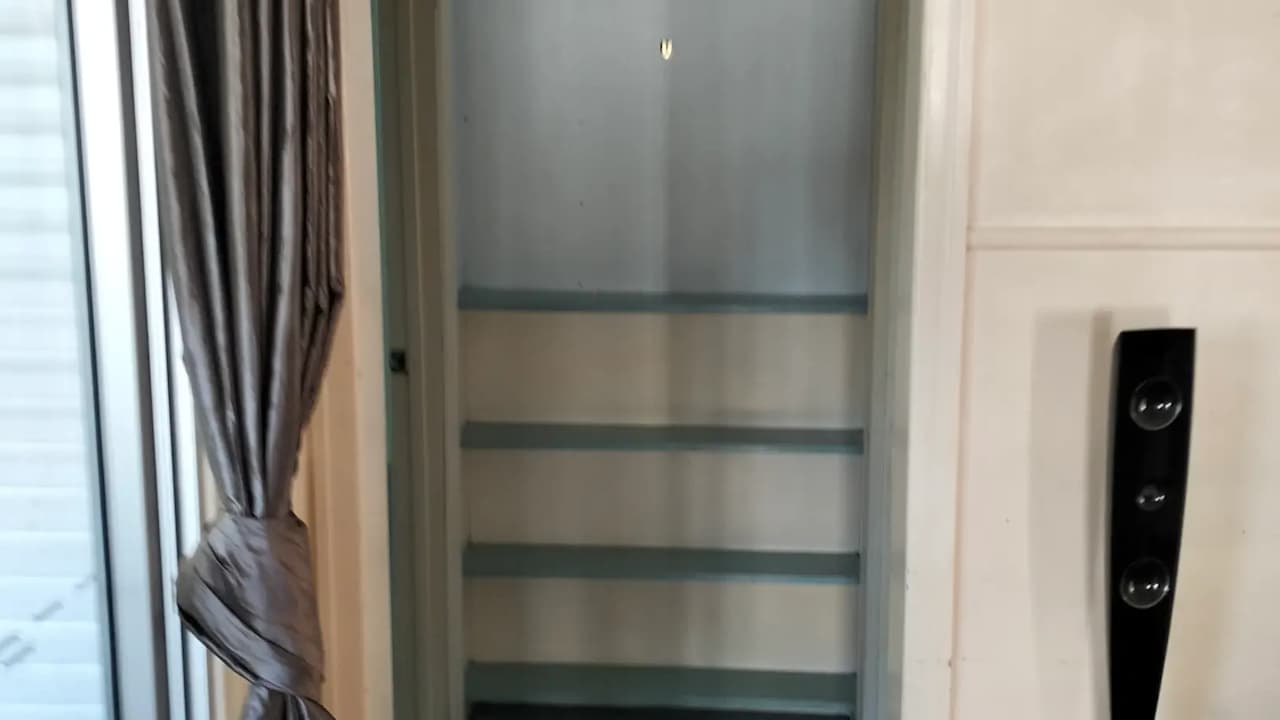 Room in a share house