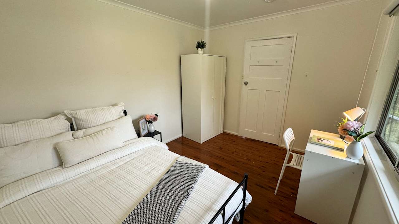 Furnished room in a flatshare