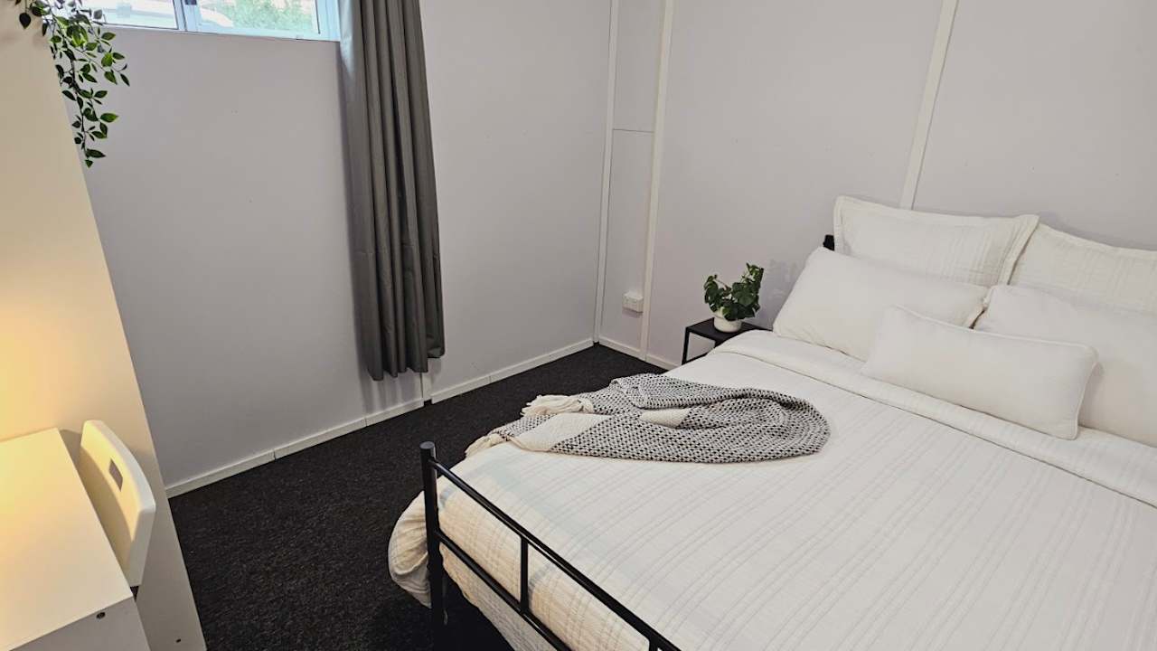 Furnished room in a flatshare