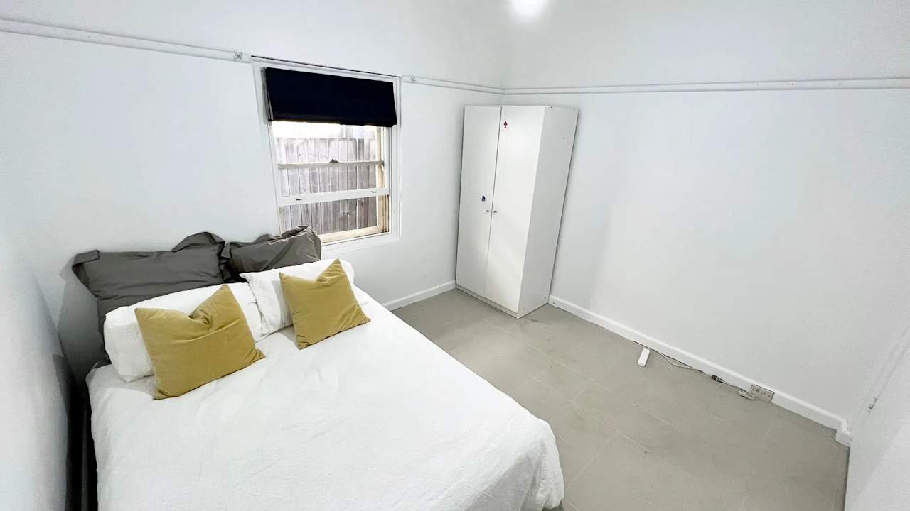 Room in a share house