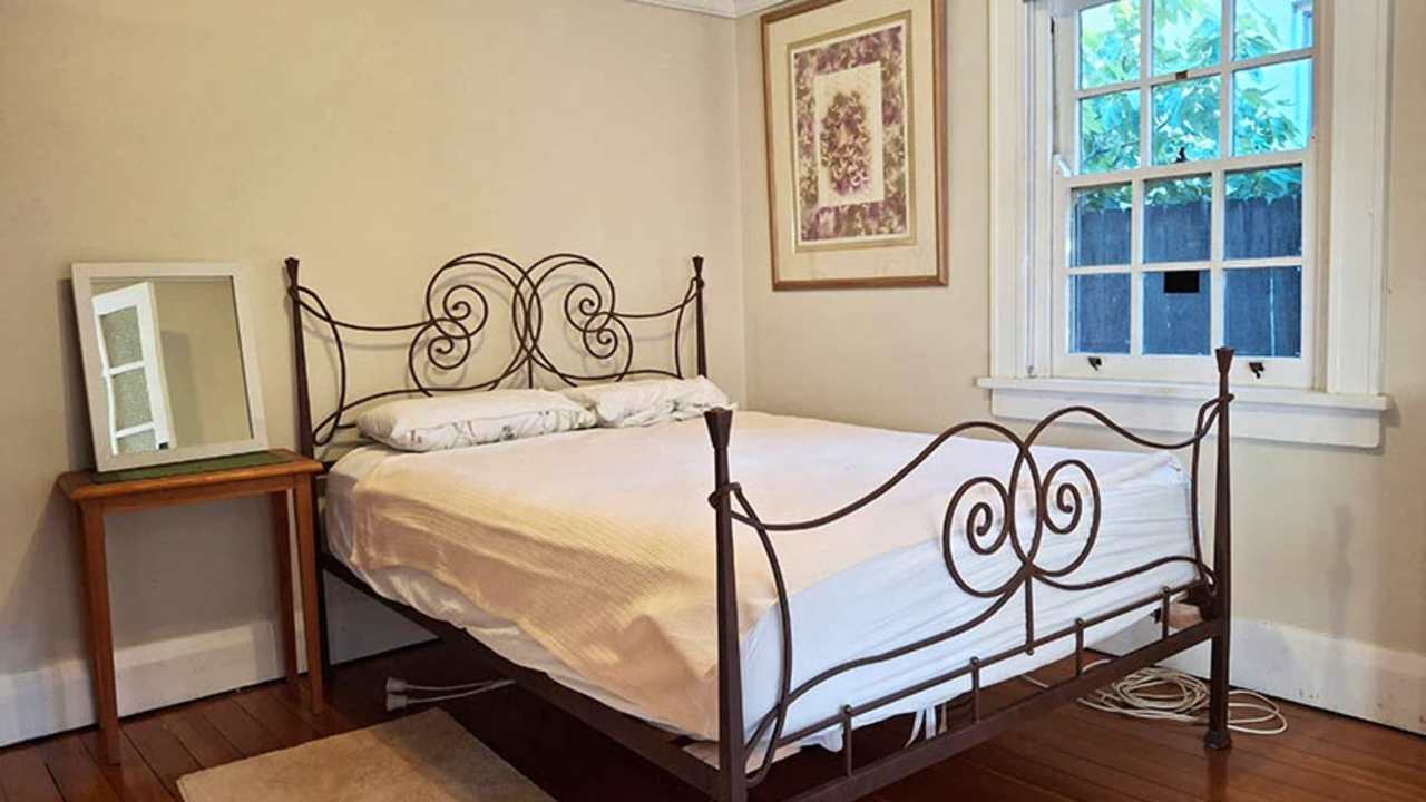 Room in a share house