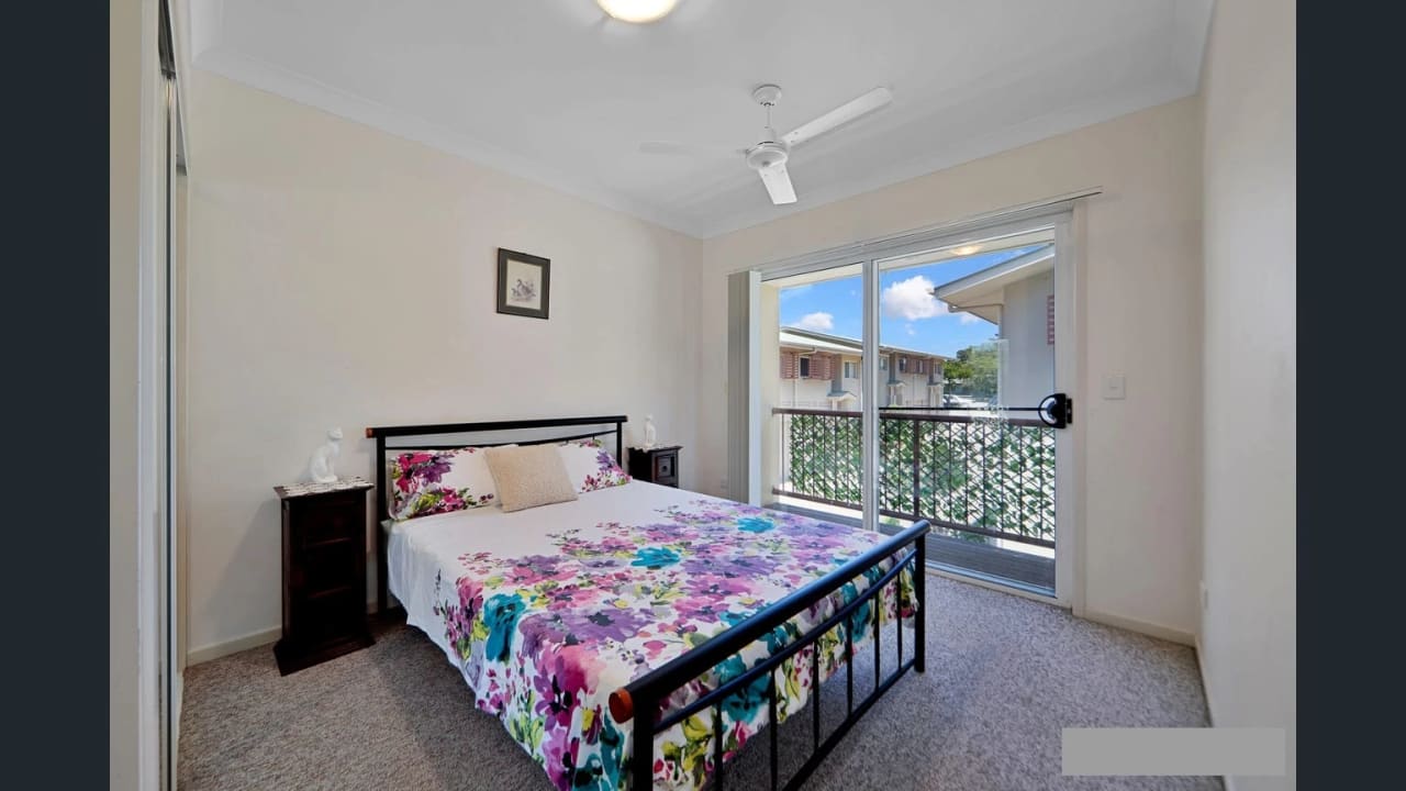 Room in a share house