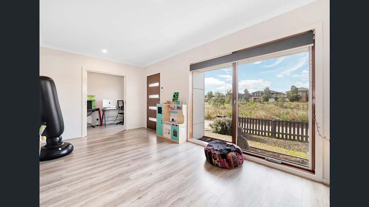 Unfurnished room with own bathroom