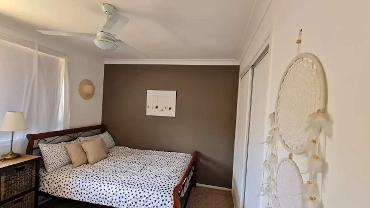 Furnished room in a share house