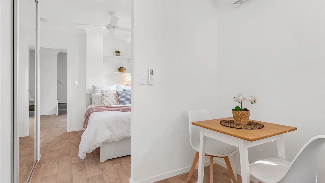 Furnished room studio flat for rent