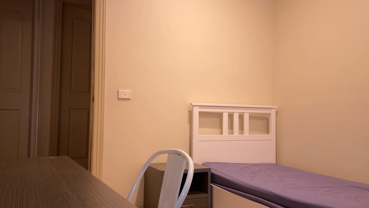 Furnished room in a share house