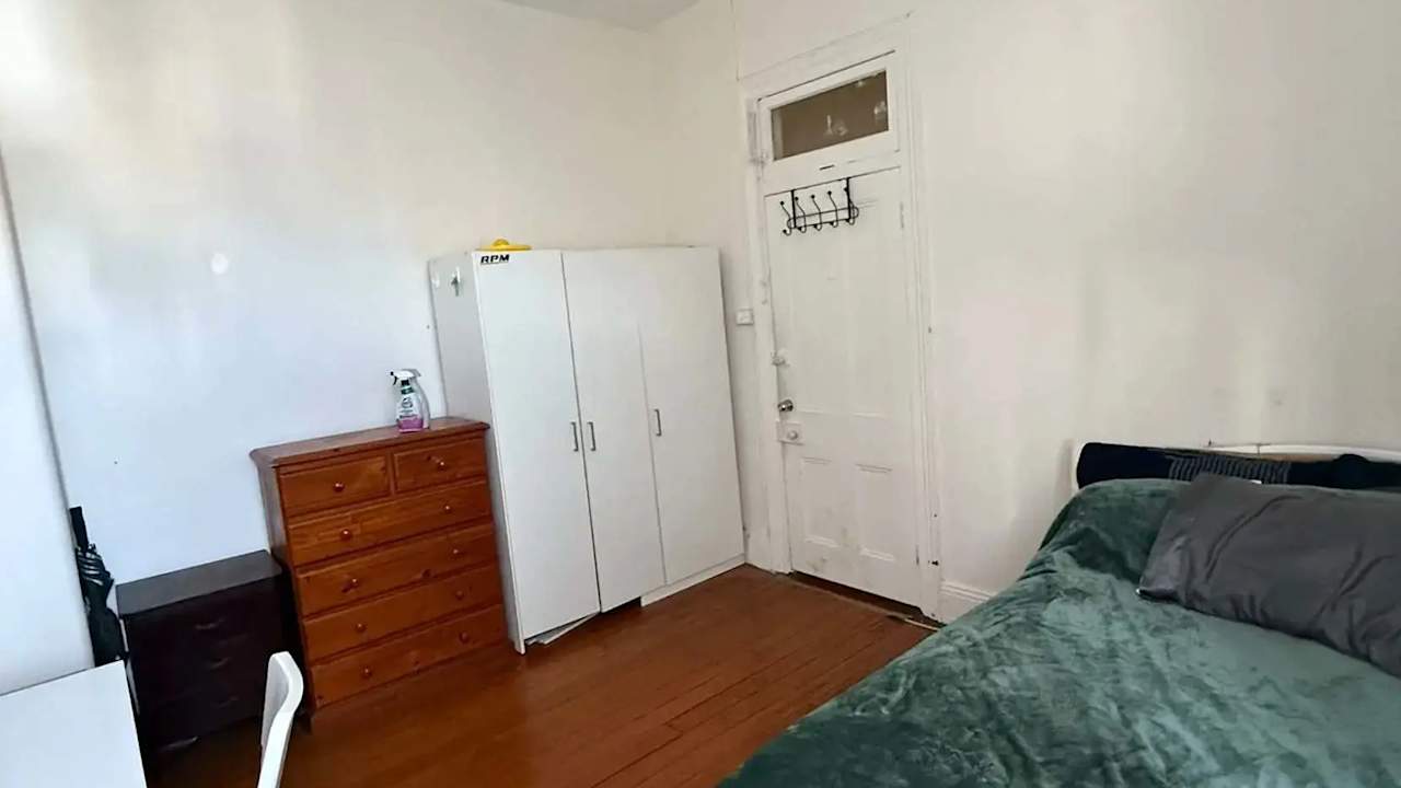 Furnished room in a share house