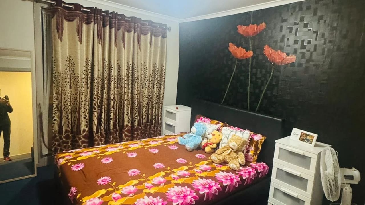 Furnished room in a share house
