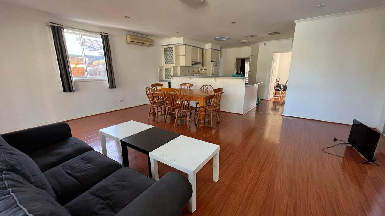 Room in a share house