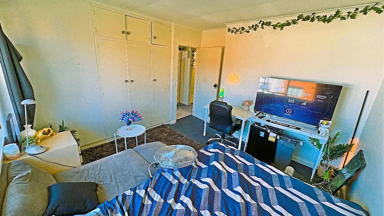 Furnished room in a flatshare