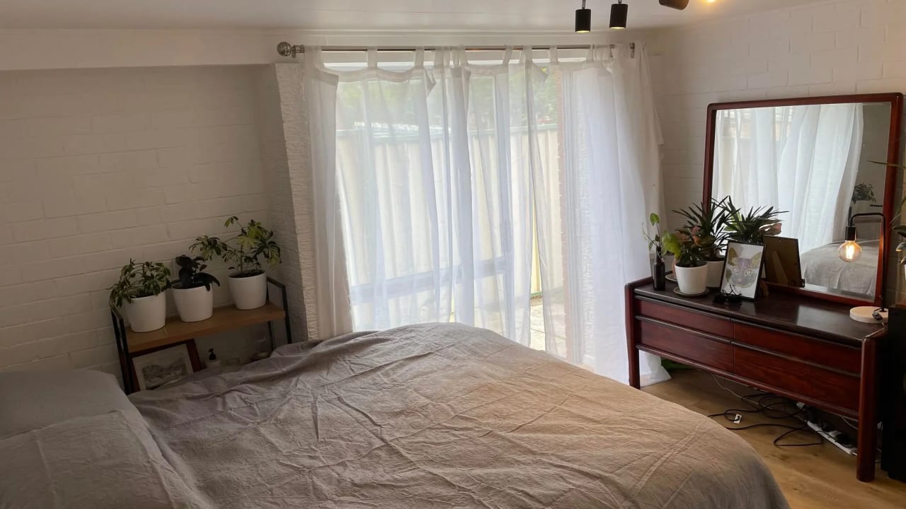 Whole property with 1 room for rent