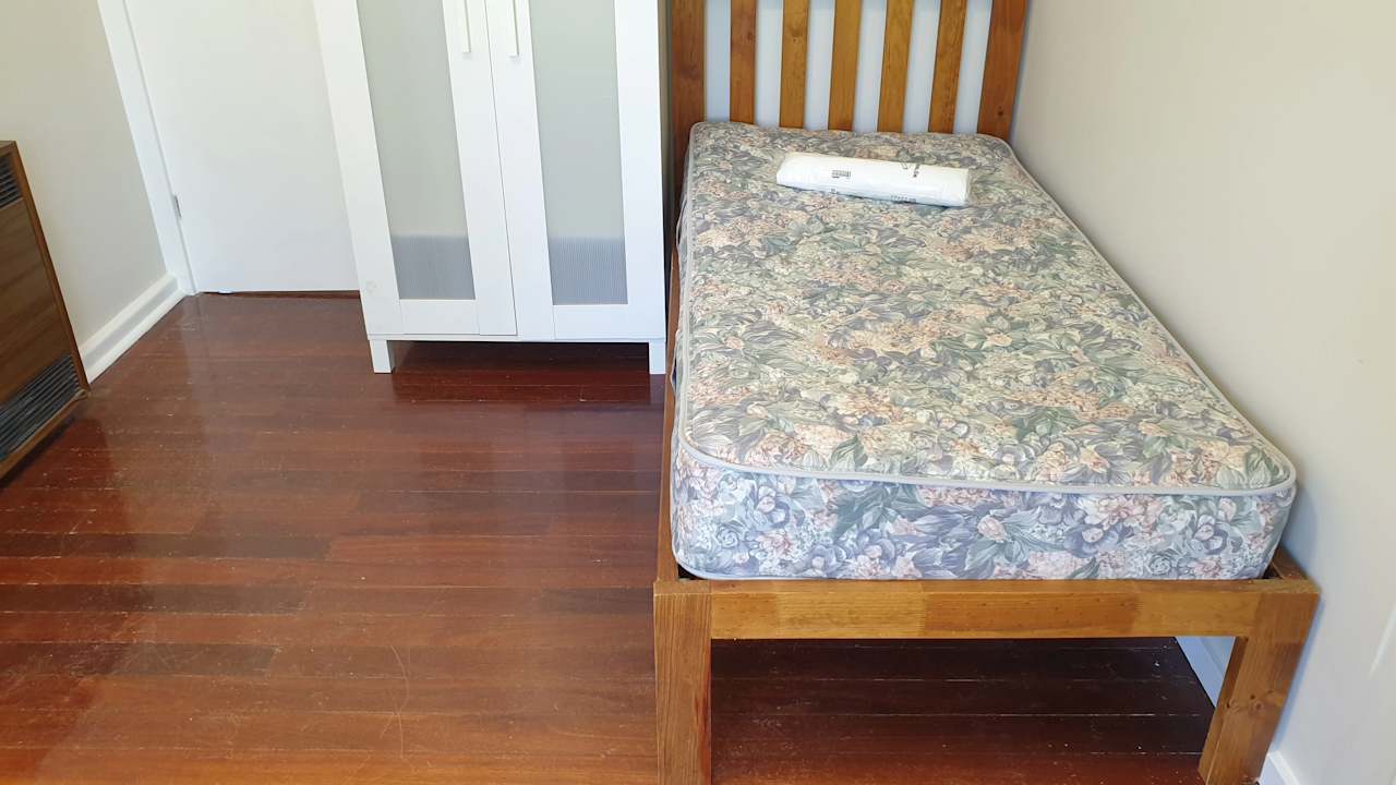 Room in a share house