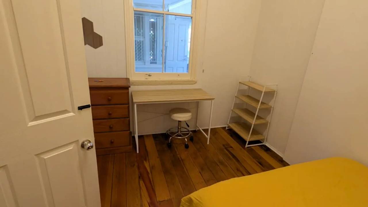 Furnished room in a share house