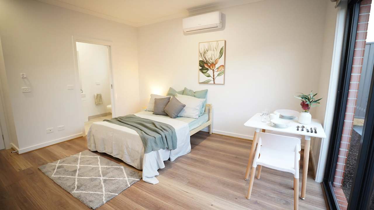 Furnished room with ensuite in a flatshare