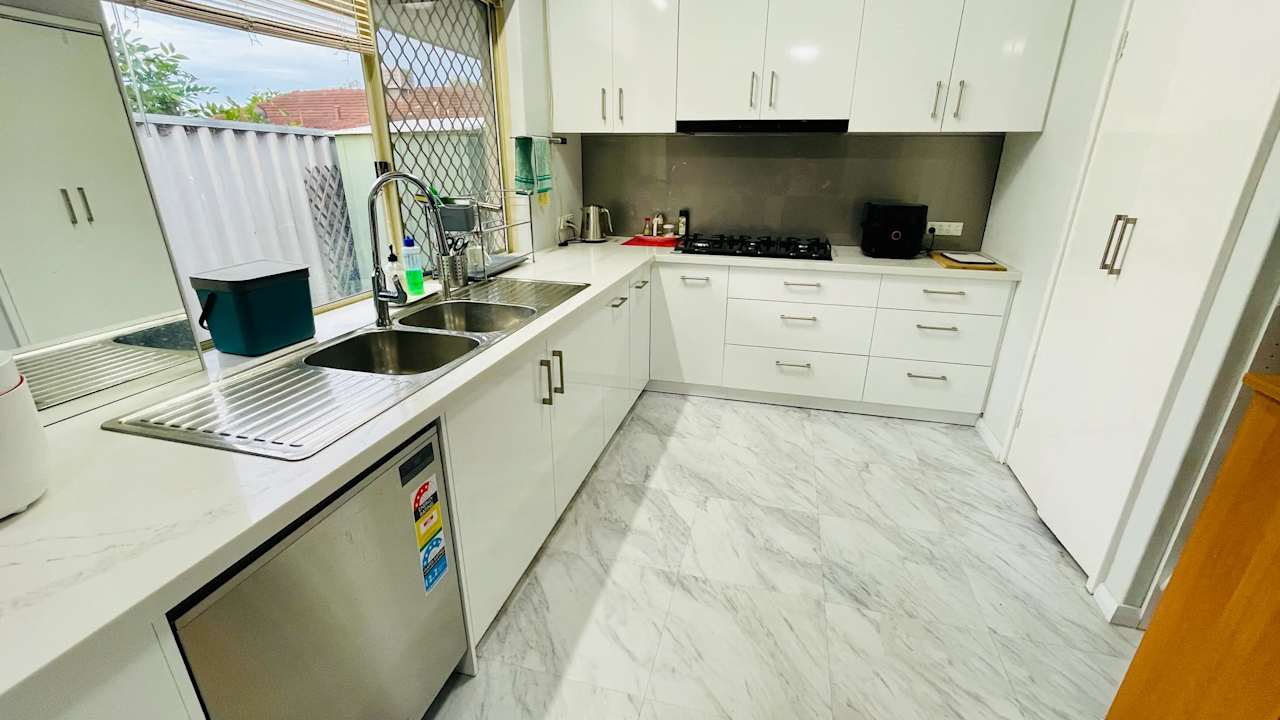 Room in a share house