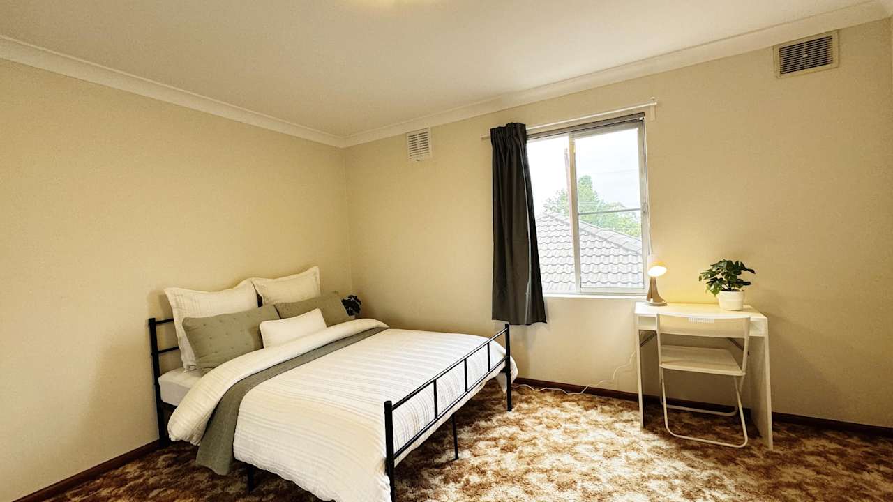 Furnished room with ensuite in a flatshare