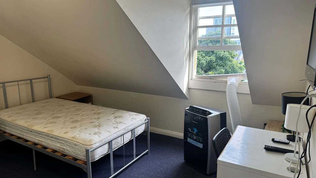 Furnished room studio flat for rent